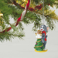 2022 Hallmark Keepsake Ornament - Tom and Jerry Decorating the Tree